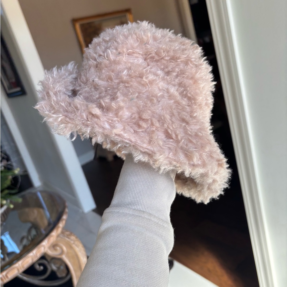 Fluffy light pink/ nude Bucket Hat